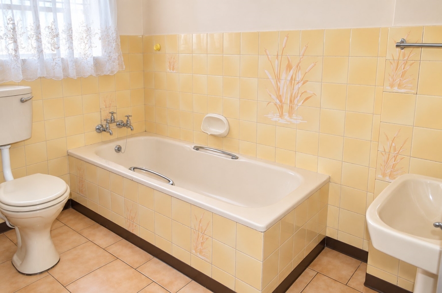5 Bedroom Property for Sale in La Hoff North West